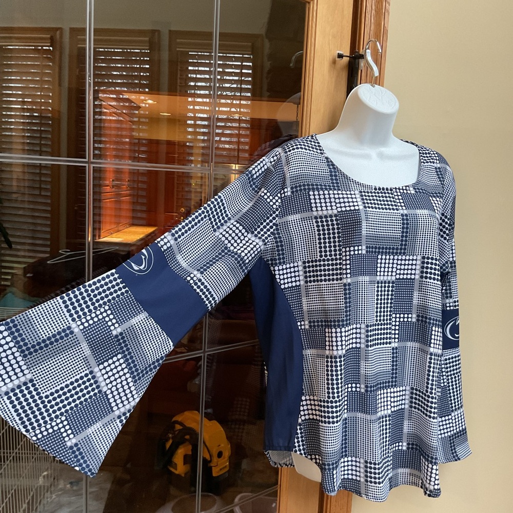 Emerson Street ladies Penn State top. EUC
